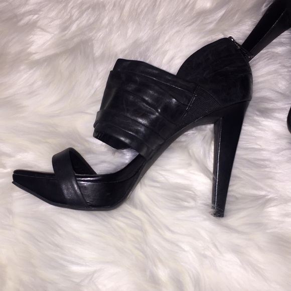 Jessica Simpson Shoes - Jessica Simpson black heels. Size 8